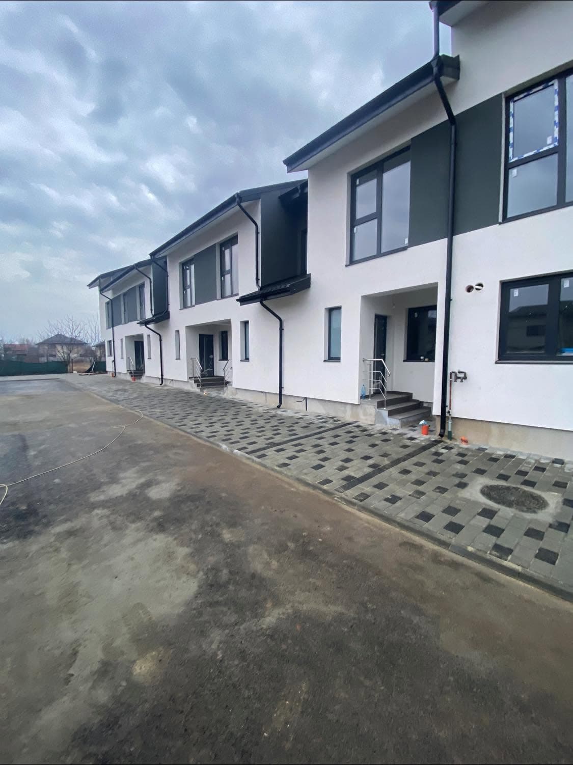 Casă înșiruită 4 camere — Iernii 45 2