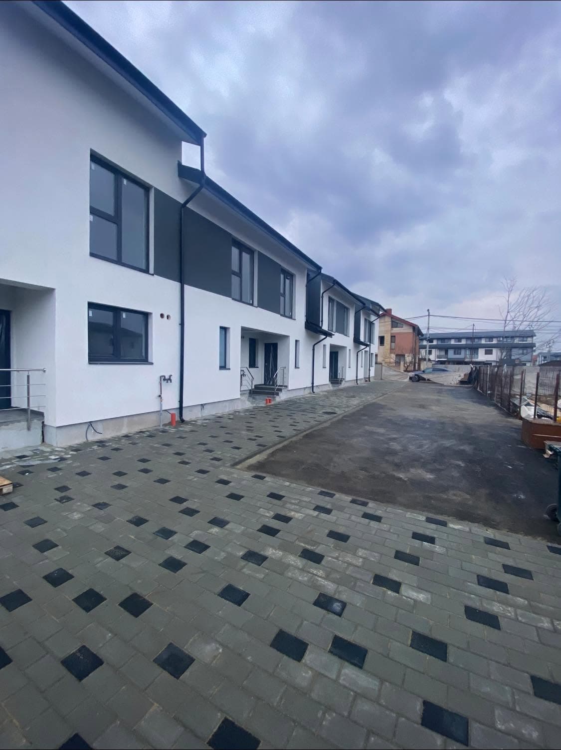 Casă înșiruită 4 camere — Iernii 45 3